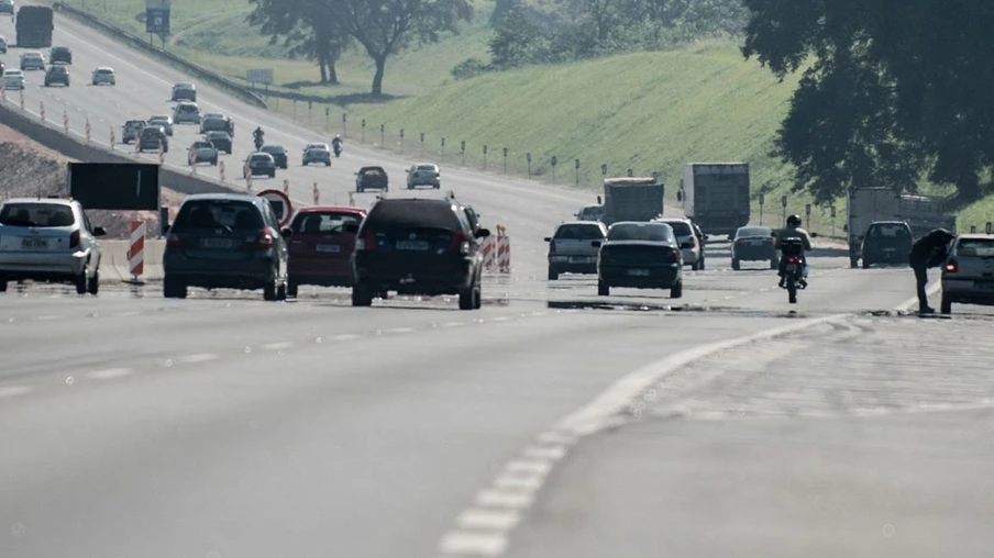 SÃO PAULO, SP, BRASIL,  11-05-2013, 11h30: Movimentação na rodovia dos Bandeirantes, em São Paulo. (Foto: Marcelo Camargo/ABr)