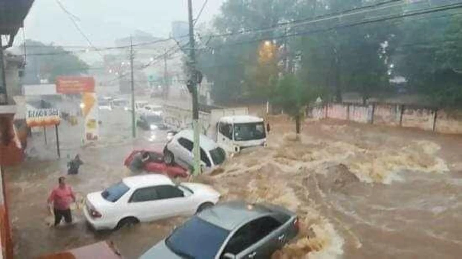 Maior chuva dos últimos 23 anos provoca mortes e destruição no Paraguai