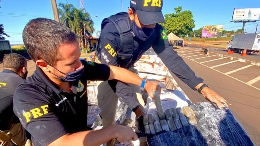 Carga de maconha escondida em carreta de farinha é apreendida em Santa Terezinha de Itaipu