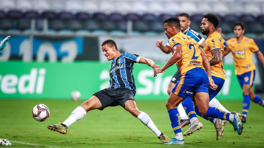 Grêmio goleia Pelotas e segue no G4 do Campeonato Gaúcho