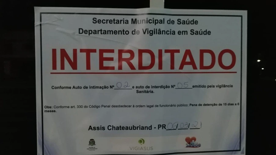 Vigilância Sanitária interdita e multa tabacaria em Assis Chateaubriand com apoio da Polícia Militar