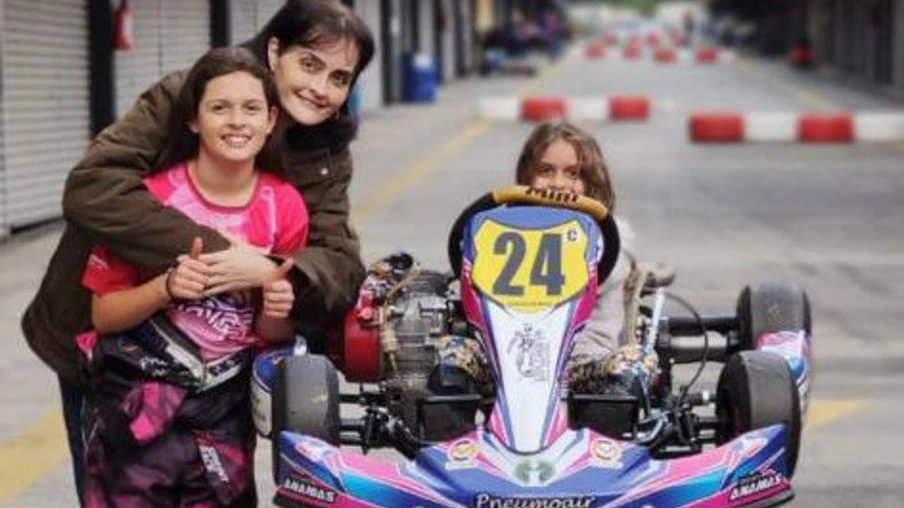 Giovana Marinoski homenageia a mãe na Copa Super Paraná de Kart