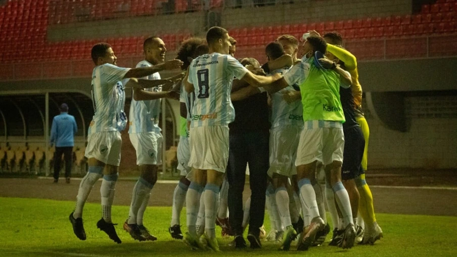 Londrina goleia o CCR no Olímpico