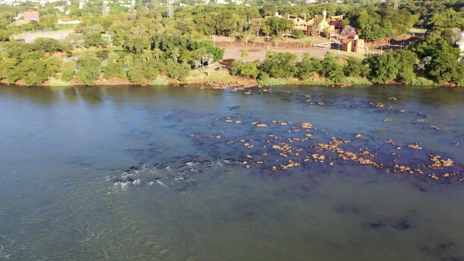 Baixa vazão do Rio Paraná evidencia novo cenário natural paisagístico