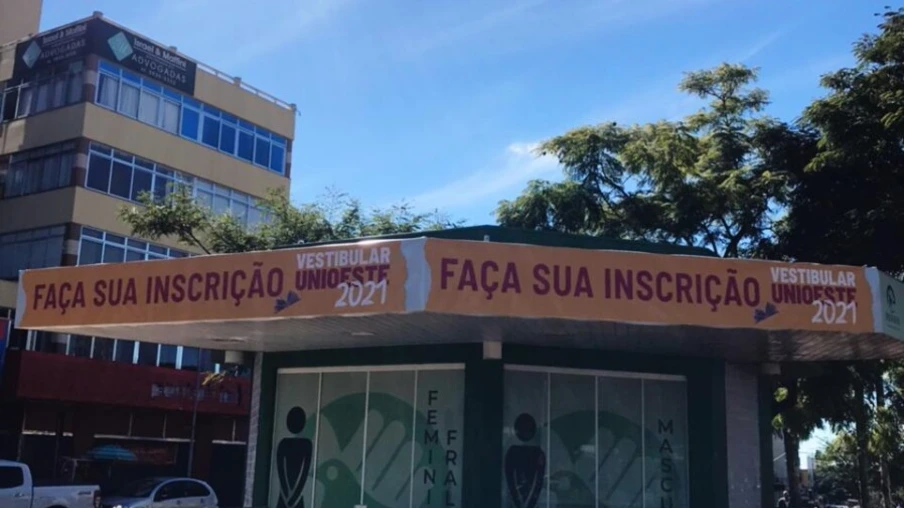 Quiosque do Vestibular Unioeste 2021 atende comunidade surda no centro de Cascavel