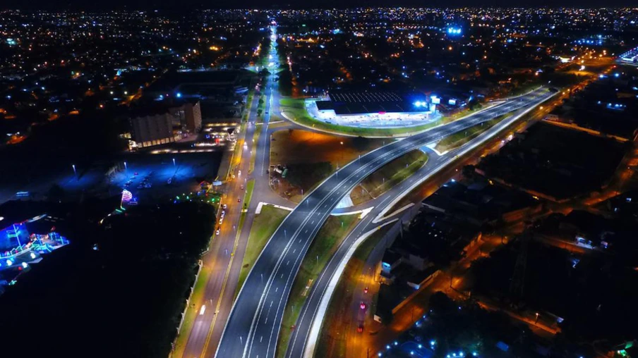 O Governo do Estado liberou nesta sexta-feira (06) para o tráfego de veículos o novo viaduto da BR-277, em Foz do Iguaçu. A liberação, feita pelo Departamento de Estradas de Rodagem do Paraná, aconteceu a partir das 16h, e contou com o apoio da Polícia Rodoviária Federal e da Prefeitura Municipal de Foz do Iguaçu.Foto:DER