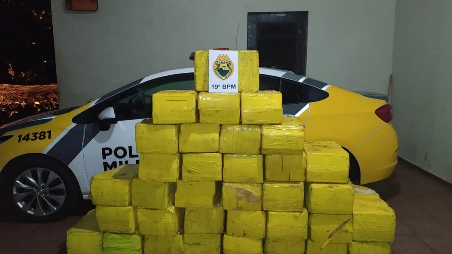 Após acidente de trânsito condutor abandona Astra com mais de 700 Kg de maconha em Guaíra