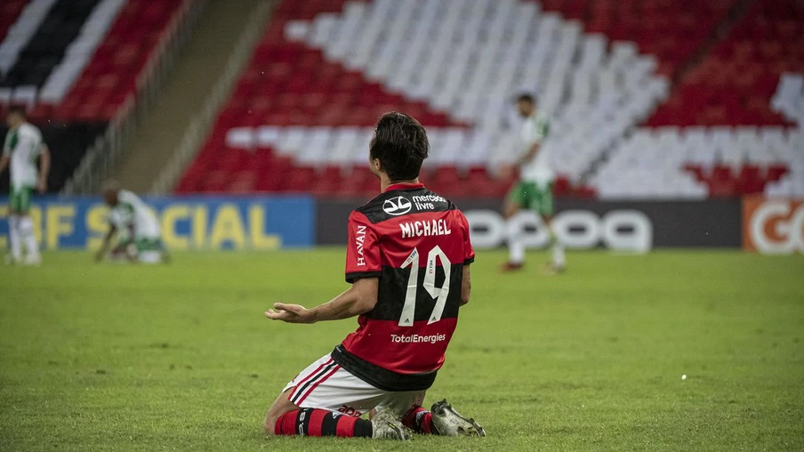 Fla bate Chape de virada e volta a vencer no Brasileiro