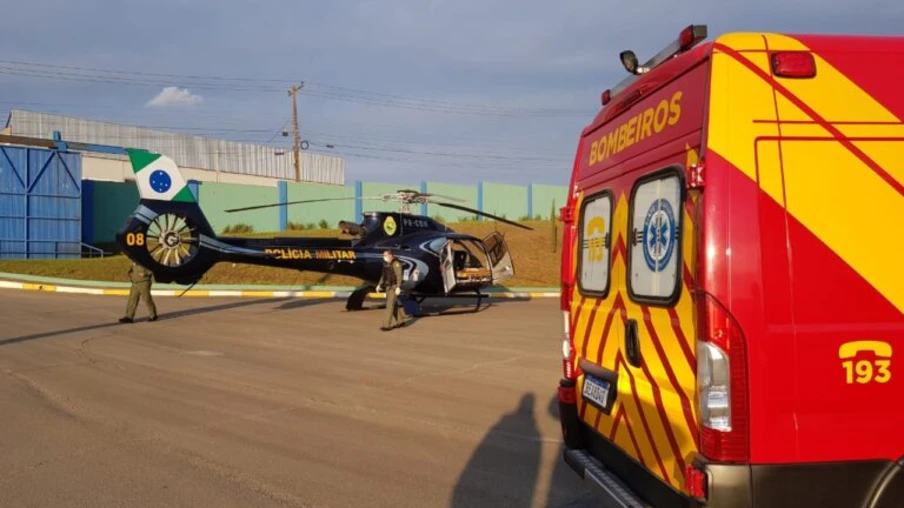 Mulher morre ao correr para pegar ônibus no ponto e ser atropelada pelo próprio coletivo