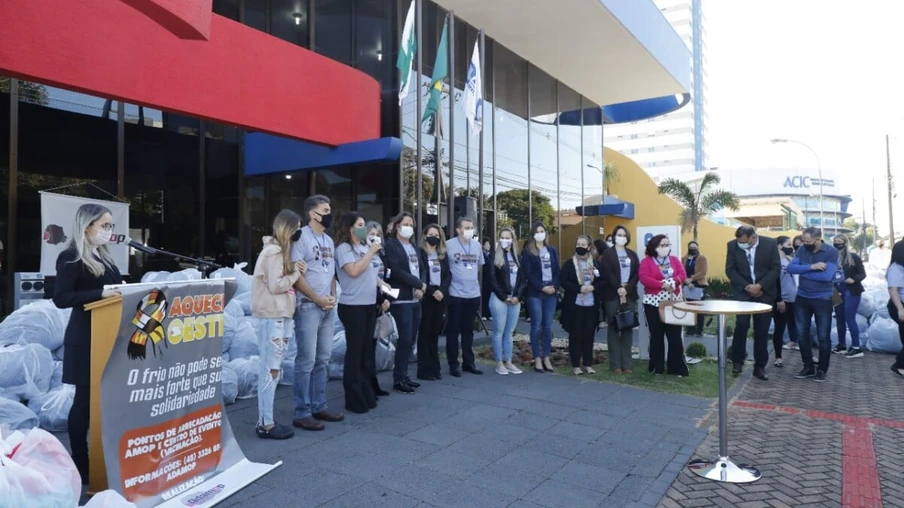 Primeira-dama de Cascavel, Fabíola Paranhos entrega 60 mil peças arrecadadas no Aquece Oeste