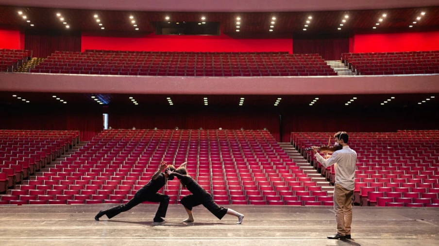 Teatro Guaíra abre pauta para interessados em ocupação de auditórios