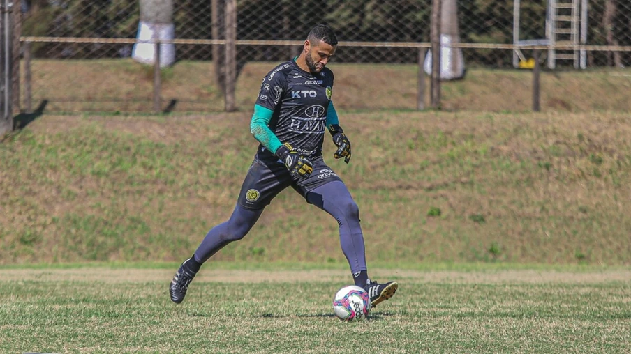 Reforçando o elenco para o Brasileirão, Cascavel contrata o goleiro Douglas Marques