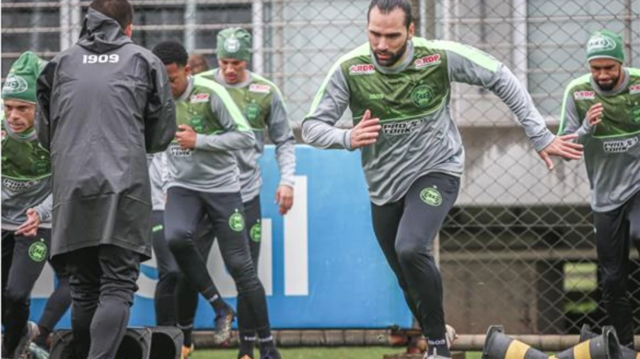 Coritiba teve 16 integrantes enfrentando problemas de saúde no fim de semana