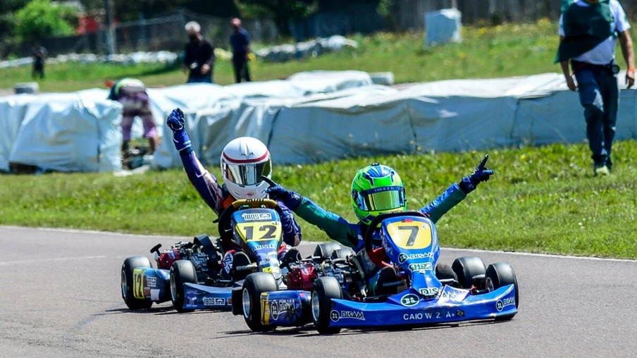 Caio Zorzetto vibra com a conquista de dois pódios no Campeonato Sul-Brasileiro de Kart
Crédito: Eni Alves