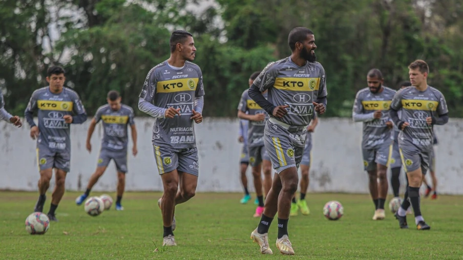 No primeiro jogo da final do Campeonato Paranaense 2021, Cascavel enfrenta Londrina no Estádio do Café