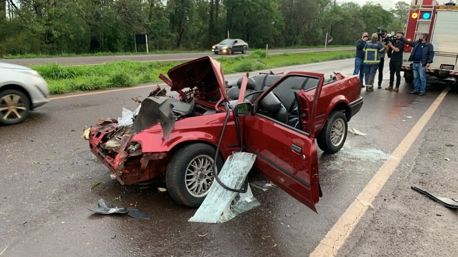 Adolescente de 15 anos fica em estado gravíssimo após colisão frontal na BR-467 em Cascavel