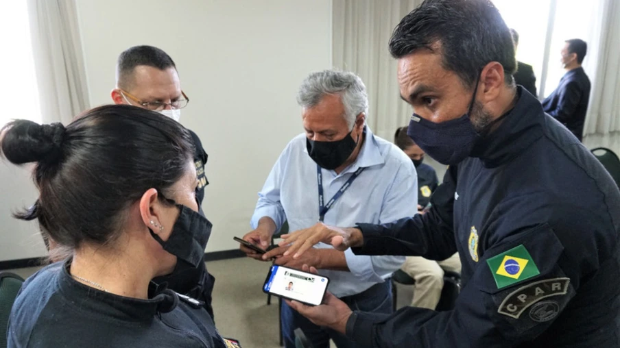 O secretário nacional de Trânsito, Frederico Carneiro, reuniu-se com representantes da Argentina e Paraguai, em Foz do Iguaçu, na tarde desta segunda-feira (18), para apresentar os aplicativos de documentos digitais. - Foz do Iguaçu, 19/10/2021 - Foto: Allan Marba/Detran-PR