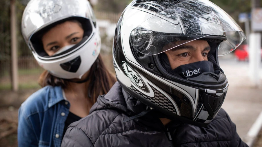 Uber lança viagens de moto em Curitiba