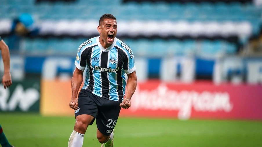 Grêmio vence Fluminense e ganha força na luta contra o rebaixamento