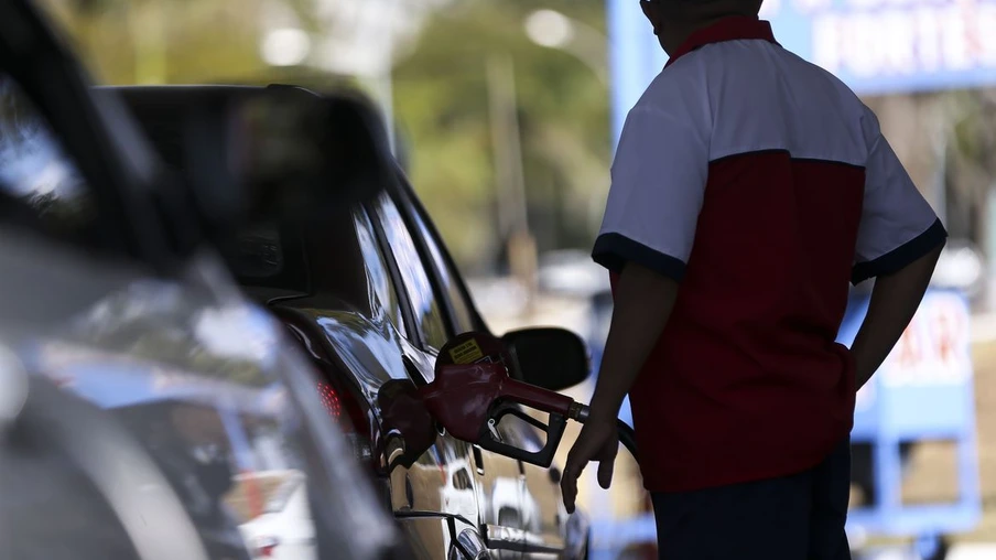 Senado vota projeto que pode ajudar no ‘controle’ de preço dos combustíveis