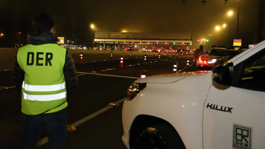 Encerramento dos atuais contratos de concessão de rodovias no Paraná. Abertura das catracas da praça de pedágio da Ecovia, na BR-277, em São José dos Pinhais, ocorrida à 0h00 deste domingo.  - Curitiba, 28/11/2021 - Foto: Ari Dias/AEN