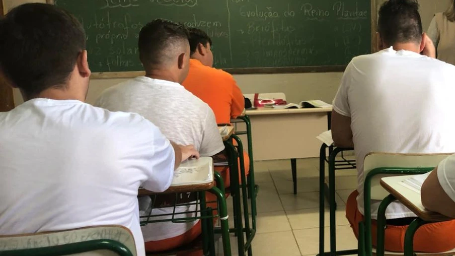 Número de presos inscritos no Exame Nacional do Ensino Médio aumenta 36,4% no Paraná