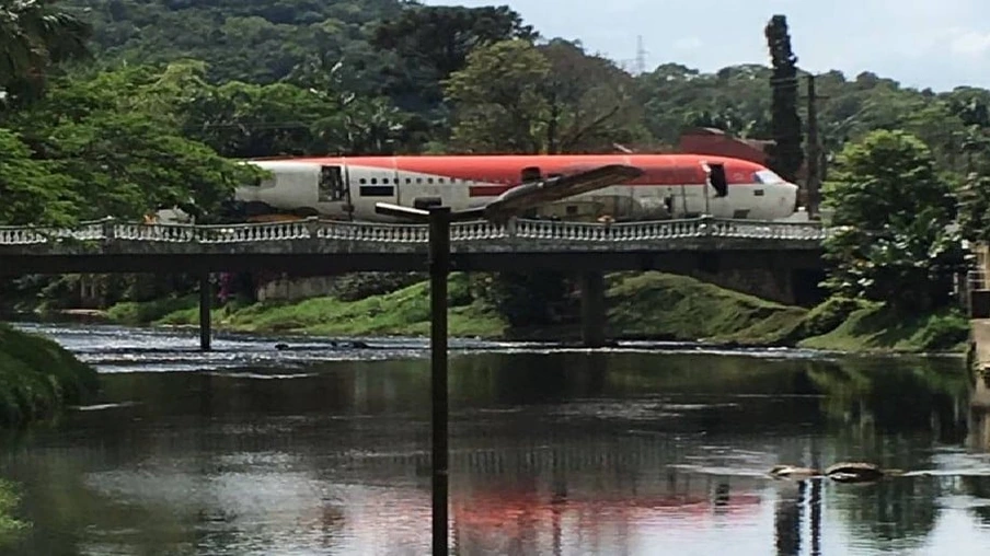 Casal remonta avião e estuda transformá-lo em atrativo turístico: 'Um entretenimento para Morretes, gerando empregos, atraindo turistas'