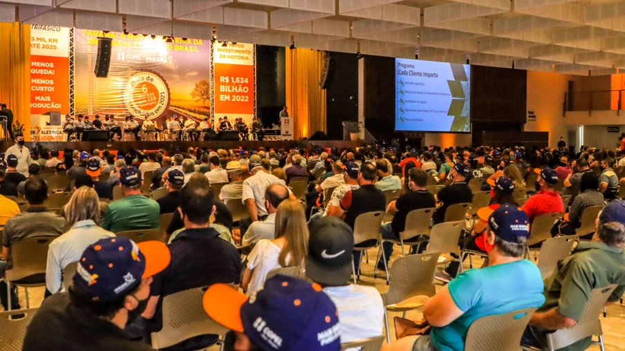 Paraná Trifásico - O anúncio do cumprimento da meta por parte da Copel foi feito pelo governador Carlos Massa Ratinho Junior na sede da LAR Cooperativa Agroindustrial, nesta sexta-feira (10), em Medianeira, na Região Oeste. - Medianeira, 10/12/2021