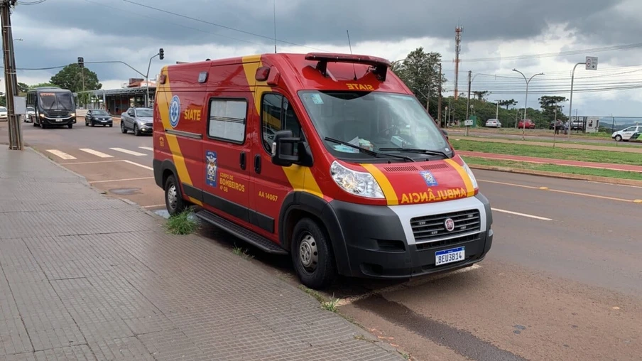 Ciclista é atingindo por motociclista na Avenida Brasil em Cascavel