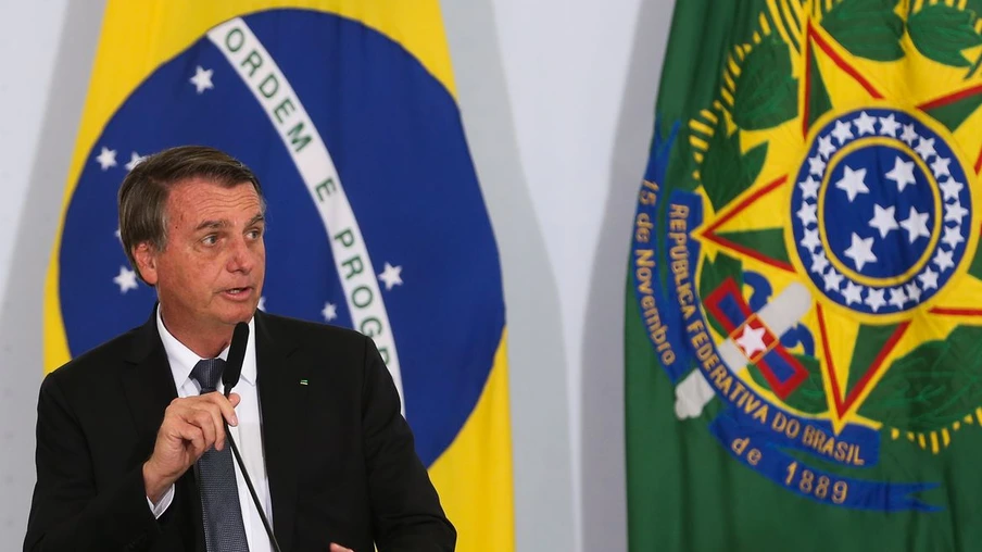 O presidente Jair Bolsonaro participa da solenidade de assinatura dos decretos do Auxílio Gás e do Programa Alimenta Brasil,  no Palácio do Planalto