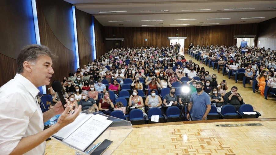 "É necessário debater um plano nacional de educação", diz Paranhos