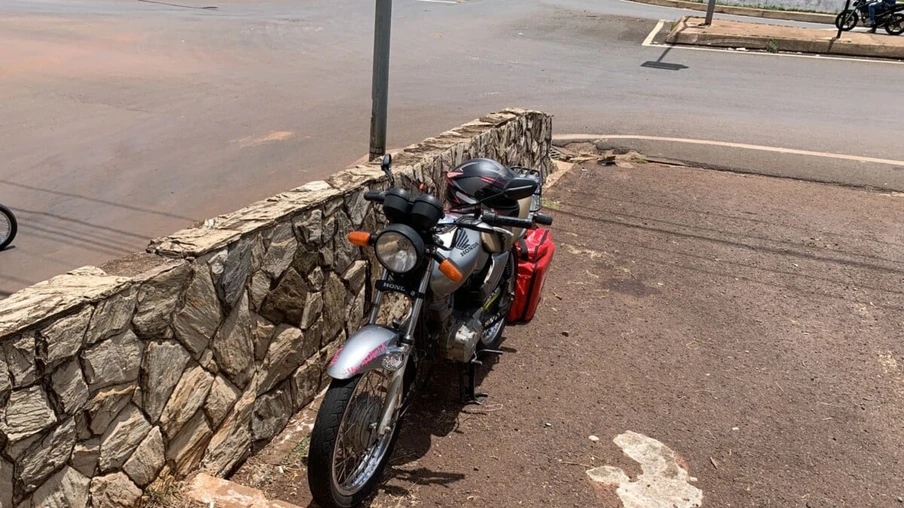 Motociclista fica ferida após colisão no Trevo da Petrocon