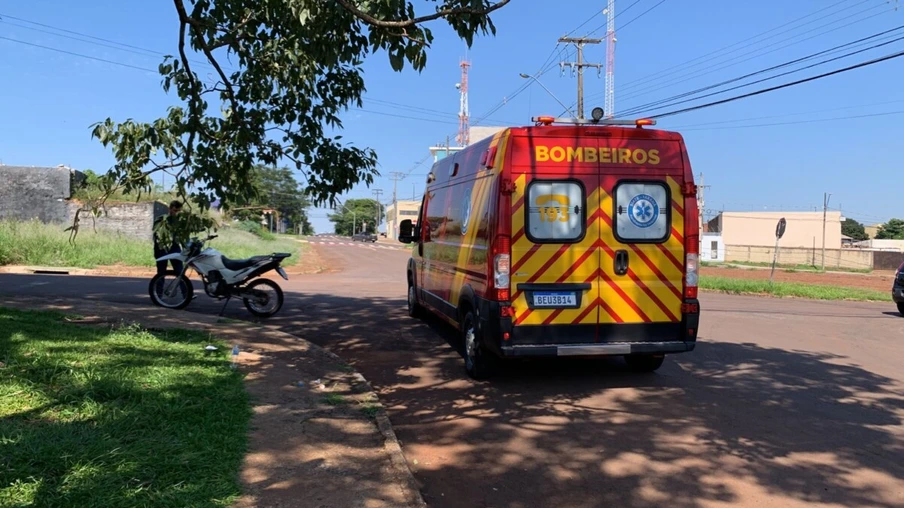 Motociclista fica ferido após colisão na Rua Pará