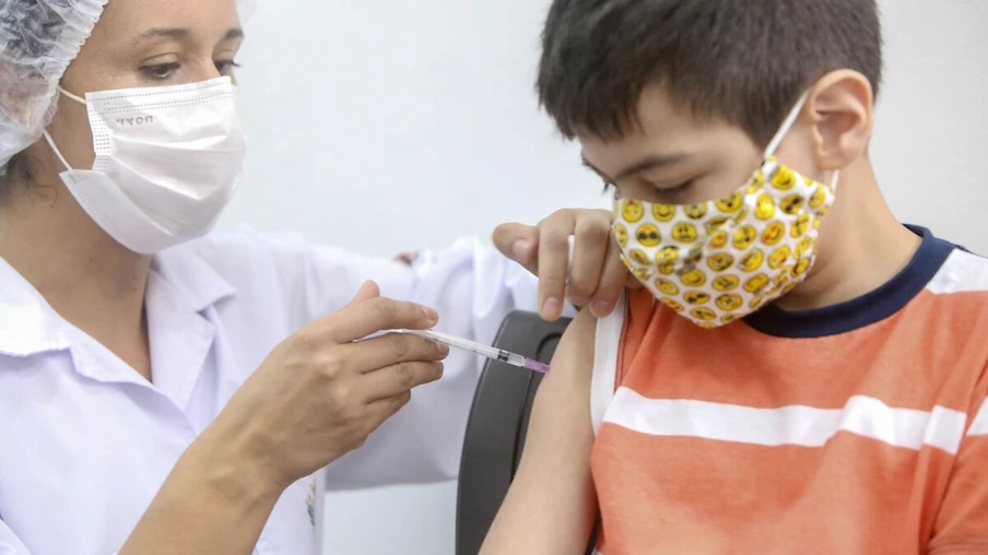 18.01.2022 - Secretário Beto Preto acompanha vacinação infantil.
