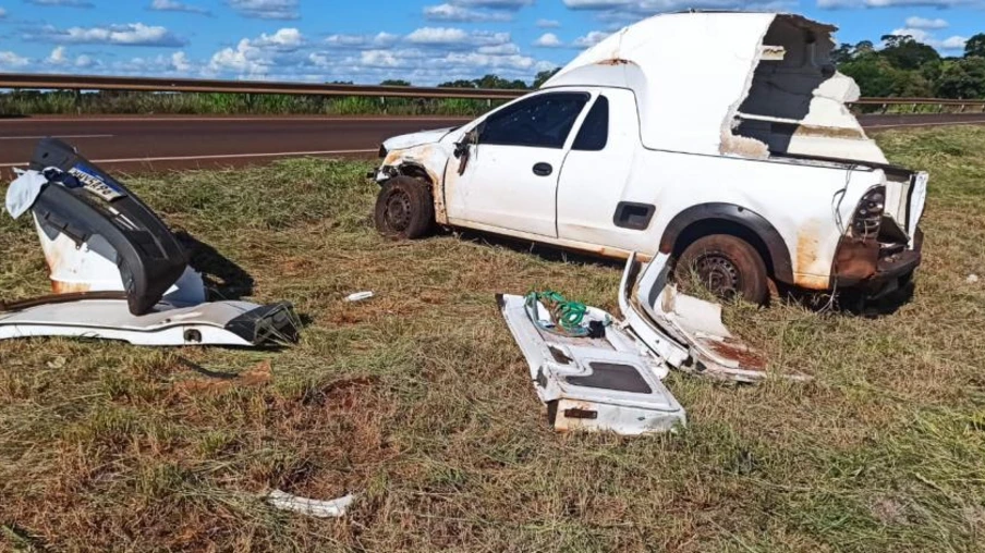 Pneu estoura e Montana capota várias vezes na BR 163 entre Toledo e Marechal Rondon