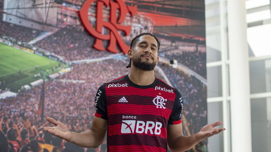 Flamengo anuncia o zagueiro Pablo, que estava na Rússia