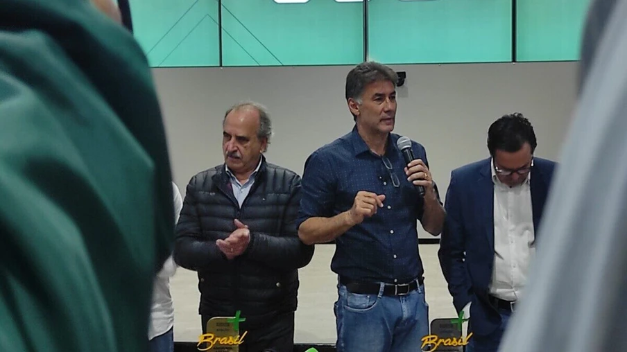 Paranhos anuncia que segue como Prefeito de Cascavel