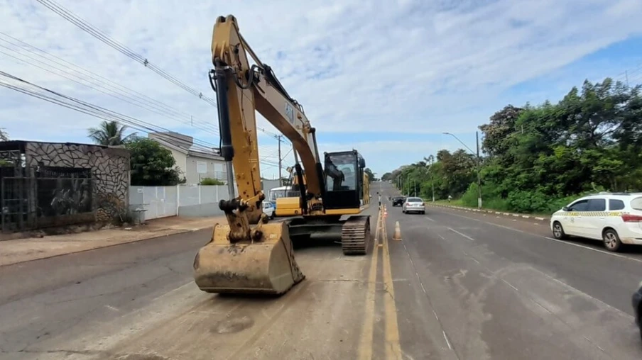 Avançam obras de asfalto em corredores turísticos de Foz