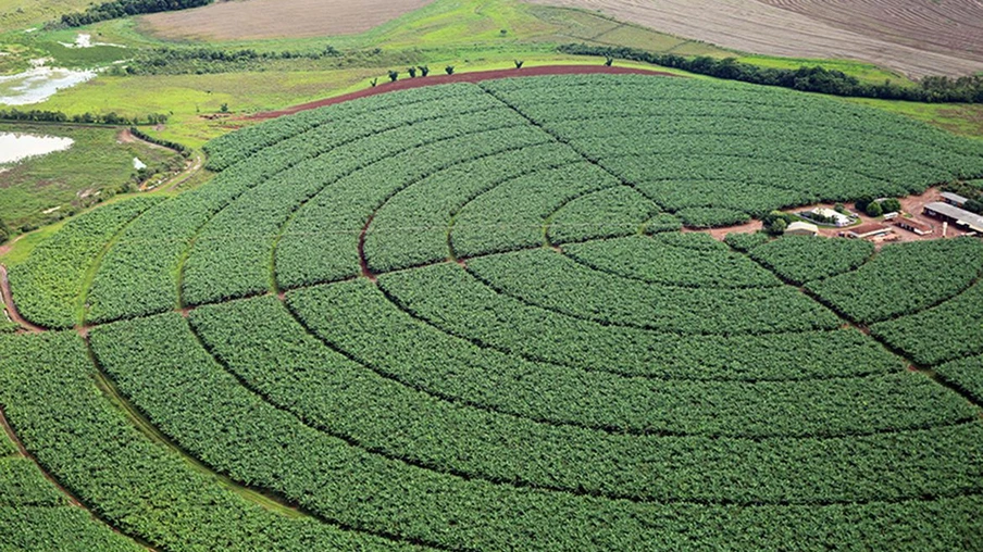 Reservatórios de pivôs centrais de irrigação em Itaí (SP)