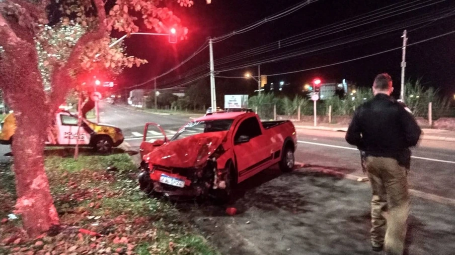 Identificado motorista que morreu em forte colisão contra árvore no Bairro Santo Onofre