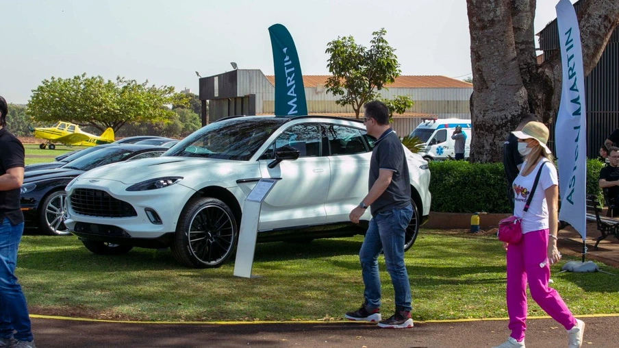 Aston Martin DBX chama atenção no Bonanza Fly-In