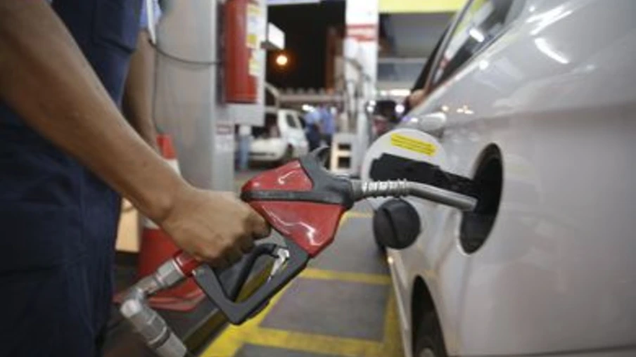 Gasolina: Estudo revela que paranaense pagou bilhões de sobrepreço desde 2016