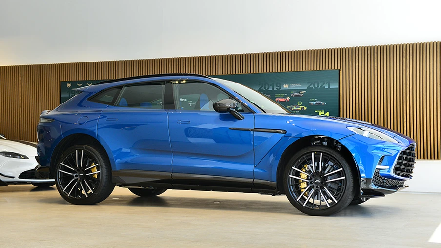 O SUV Aston Martin DBX707  é apresentado em São Paulo