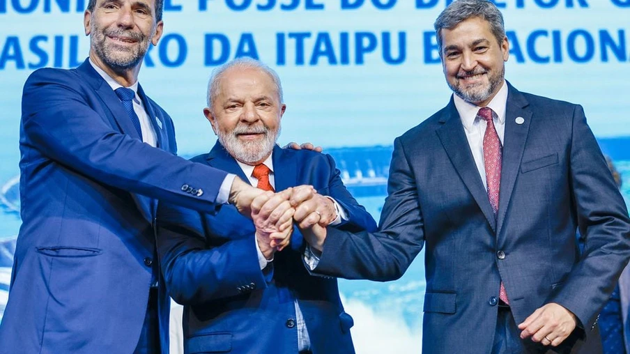 16.03.2023 - Presidente da República, Luiz Inácio Lula da Silva, durante cerimônia de posse do novo Diretor-Geral Brasileiro da Itaipu Binacional, Enio Verri. Cineteatro dos Barrageiros - Itaipu Binacional, Foz do Iguaçu - PR. Foto: Ricardo Stuckert/PR