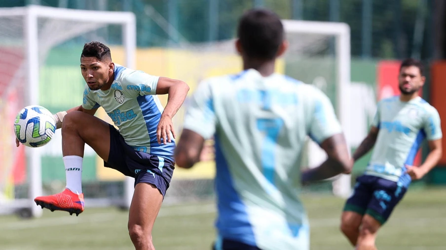 Fortaleza joga por liderança contra o Flu