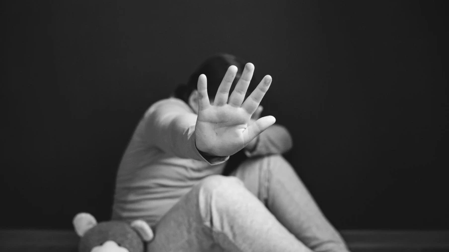 O abuso sexual na infância cria vínculo