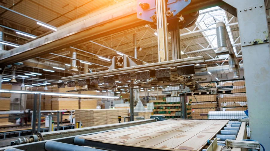 Micro e pequenas indústrias do setor madeireiro podem participar da nova categoria da Plataforma de Inovação para a Indústria
Foto: AdobeStock
woodworking machine. Industrial background