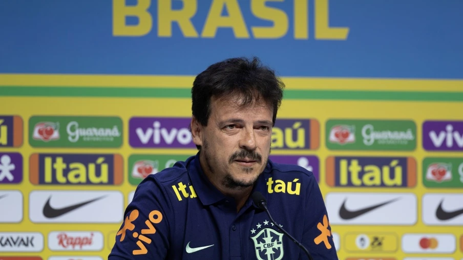 Diniz mantém maioria “estrangeira” na seleção