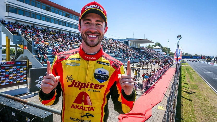 Casagrande defende a  liderança na Stock Car