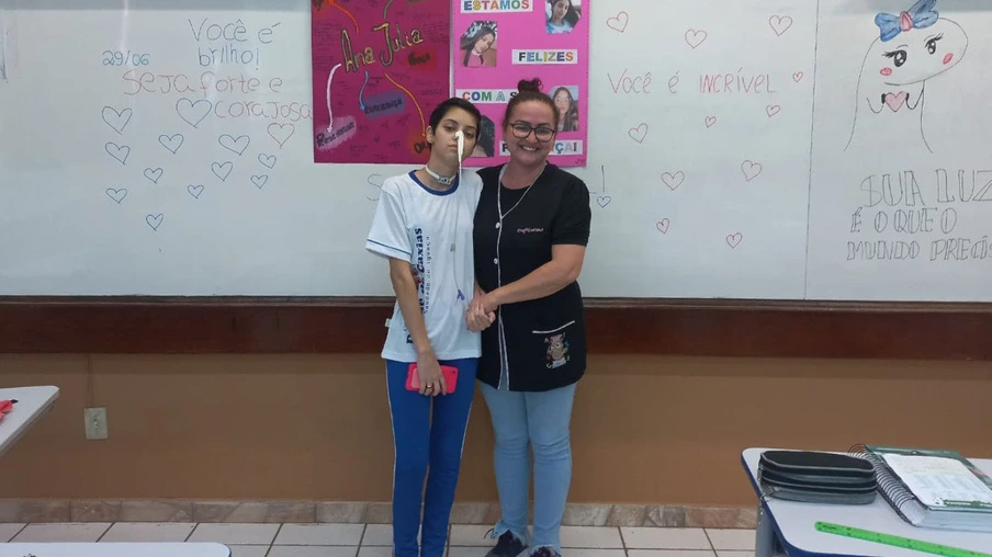 PARANÁ: Professora transforma a vida de aluna com doença rara